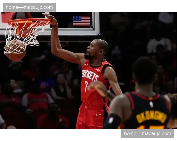 火箭终结老鹰11连胜，季后赛席位争夺进入白热化阶段