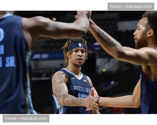 狄龙布鲁克斯18分但恶意犯规累积，太阳防守强度面临调整